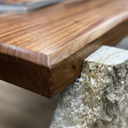 Design in legno massello e blocchi di marmo - CUSTONACI