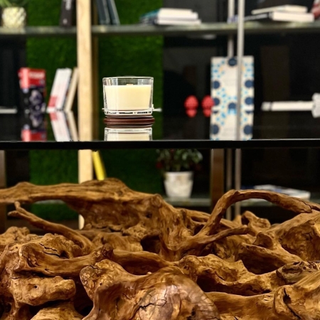 Design in legno di Ulivo secolare combinato con materiali contemporanei - MAZARA
