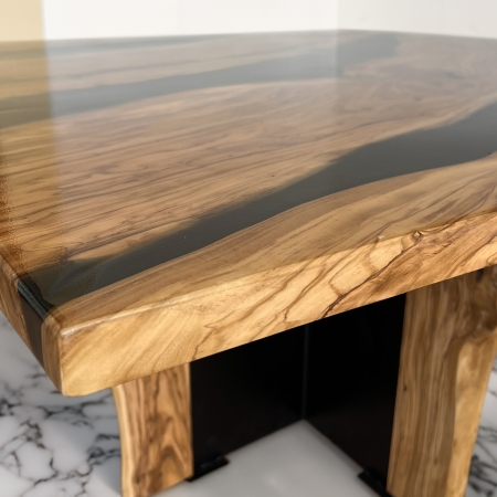 Design in legno di Ulivo secolare combinato con materiali contemporanei - MAZARA