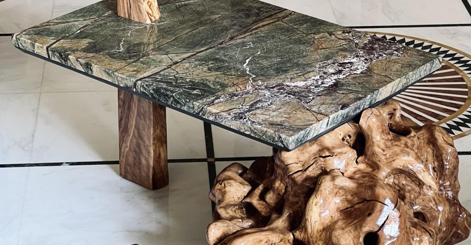 Coffee Table in Radice di Ulivo e Marmo Naturanera - RUGIADA